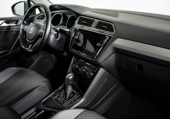 Подержанный автомобиль Volkswagen Tiguan 2019 года (11 фото)