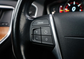 Подержанный автомобиль Volvo XC60 2013 года (17 фото)