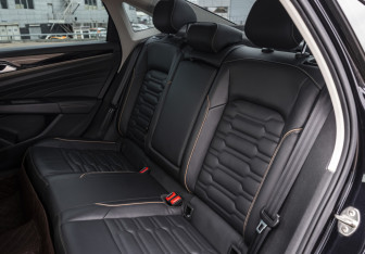 Подержанный автомобиль Volkswagen Passat Sedan 2020 года (15 фото)