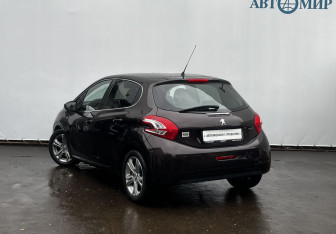 Подержанный автомобиль Peugeot 208 2013 года (7 фото)