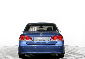 Подержанный автомобиль Honda Civic Sedan 2007 года (6 фото)