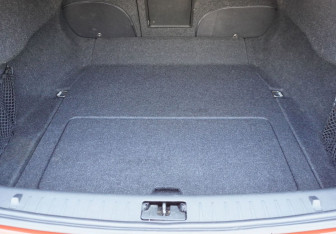 Подержанный автомобиль Volvo S60 2012 года (9 фото)