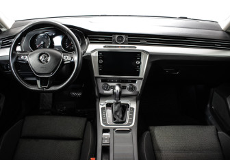 Подержанный автомобиль Volkswagen Passat Sedan 2017 года (13 фото)