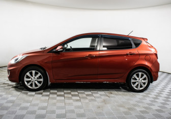 Подержанный автомобиль Hyundai Solaris Hatchback 2011 года (8 фото)
