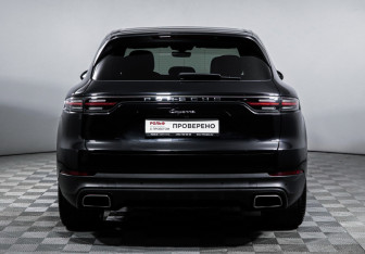 Подержанный автомобиль Porsche Cayenne 2020 года (6 фото)