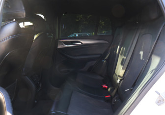 Подержанный автомобиль BMW X4 2018 года (10 фото)