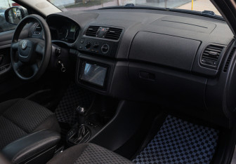 Подержанный автомобиль Skoda Fabia Hatchback 2012 года (7 фото)