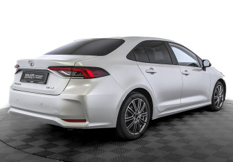 Подержанный автомобиль Toyota Corolla Sedan 2022 года (5 фото)