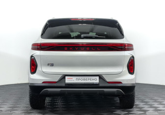 Подержанный автомобиль Skywell ET5 2022 года (6 фото)