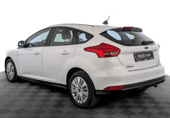 Подержанный автомобиль Ford Focus Hatchback 2019 года (7 фото)