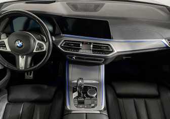 Подержанный автомобиль BMW X5 2021 года (11 фото)