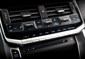 Подержанный автомобиль Toyota Land Cruiser Suv 2022 года (27 фото)