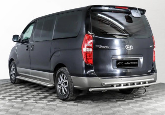 Подержанный автомобиль Hyundai Grand Starex 2016 года (3 фото)