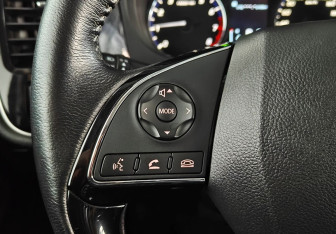 Подержанный автомобиль Mitsubishi Outlander 2019 года (14 фото)