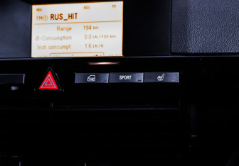 Подержанный автомобиль Opel Astra Sedan 2011 года (12 фото)