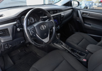 Подержанный автомобиль Toyota Corolla Sedan 2013 года (14 фото)
