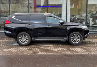 Подержанный автомобиль Mitsubishi Pajero Sport 2018 года (3 фото)