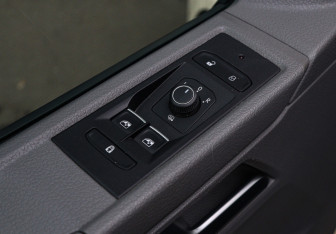 Подержанный автомобиль Volkswagen Caravelle 2021 года (18 фото)