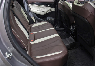 Подержанный автомобиль Geely Monjaro 2023 года (12 фото)