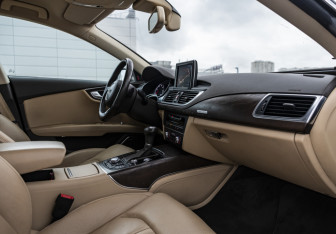 Подержанный автомобиль Audi A7 2013 года (15 фото)