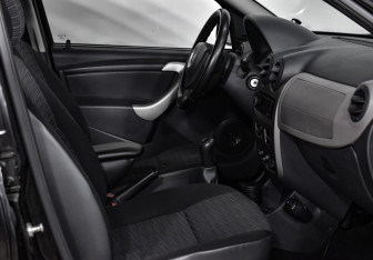 Подержанный автомобиль Renault Sandero 2012 года (11 фото)