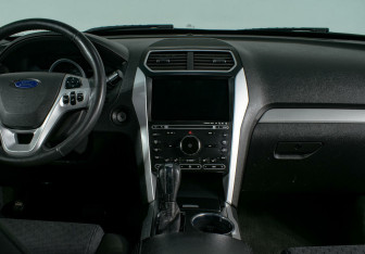 Подержанный автомобиль Ford Explorer 2014 года (7 фото)