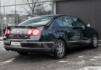 Подержанный автомобиль Volkswagen Passat Sedan 2005 года (5 фото)