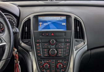 Подержанный автомобиль Opel Astra Hatchback 2012 года (17 фото)