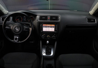 Подержанный автомобиль Volkswagen Jetta Sedan 2012 года (11 фото)