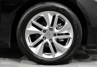 Подержанный автомобиль Honda Accord Sedan 2019 года (8 фото)