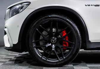 Подержанный автомобиль Mercedes-Benz GLC AMG 2018 года (15 фото)