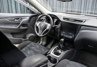 Подержанный автомобиль Nissan X-Trail 2015 года (12 фото)