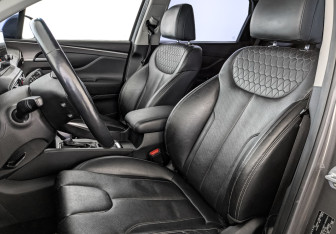 Подержанный автомобиль Hyundai Santa Fe 2019 года (20 фото)