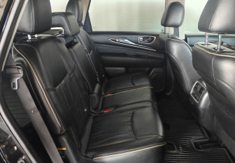 Подержанный автомобиль Infiniti QX60 2016 года (10 фото)