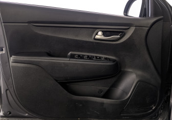 Подержанный автомобиль Kia Rio Hatchback 2021 года (18 фото)