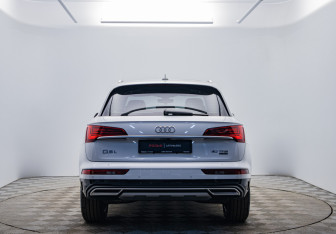 Подержанный автомобиль Audi Q5 2022 года (4 фото)