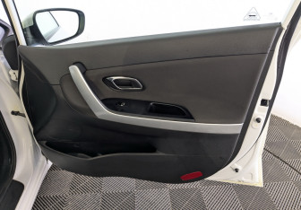 Подержанный автомобиль Kia Ceed Hatchback 2016 года (24 фото)