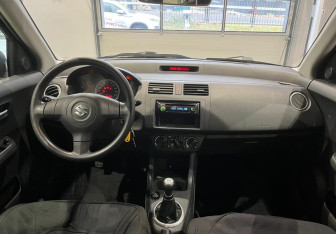 Подержанный автомобиль Suzuki Swift Hatchback 2008 года (15 фото)