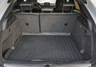 Подержанный автомобиль Audi Q3 2017 года (10 фото)