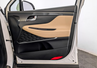 Подержанный автомобиль Hyundai Santa Fe 2022 года (25 фото)