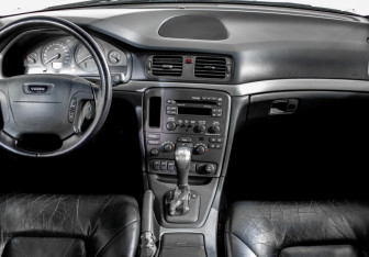 Подержанный автомобиль Volvo S80 1999 года (11 фото)