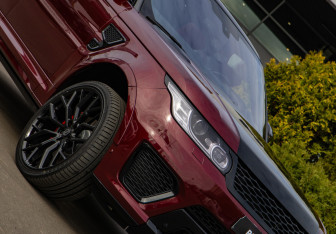 Подержанный автомобиль Land Rover Range Rover Sport 2015 года (21 фото)