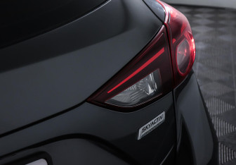 Подержанный автомобиль Mazda 3 Hatchback 2016 года (8 фото)