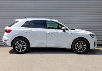 Подержанный автомобиль Audi Q3 2023 года (4 фото)