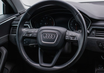Подержанный автомобиль Audi A4 Sedan 2017 года (15 фото)