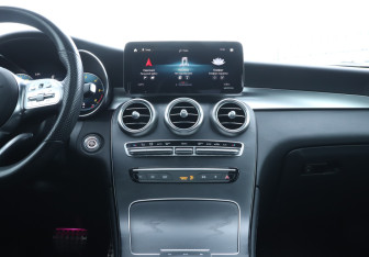 Подержанный автомобиль Mercedes-Benz GLC Coupe 2019 года (16 фото)