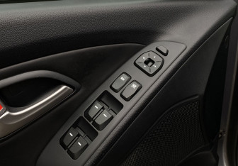Подержанный автомобиль Hyundai ix35 2012 года (18 фото)