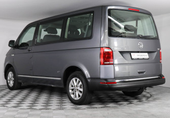 Подержанный автомобиль Volkswagen Caravelle 2017 года (7 фото)