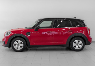 Подержанный автомобиль MINI Clubman Wagon 2017 года (8 фото)