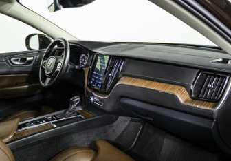 Подержанный автомобиль Volvo XC60 2018 года (9 фото)